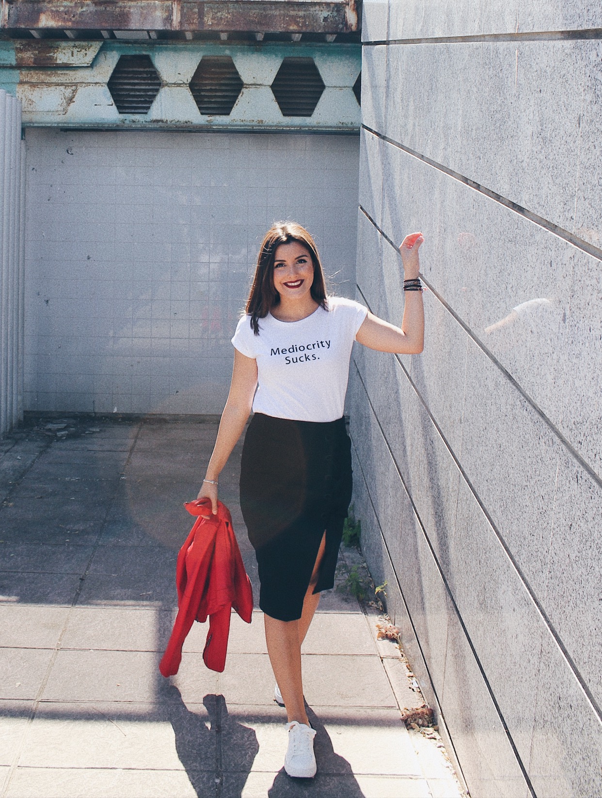 look completo chaqueta roja-falda negra